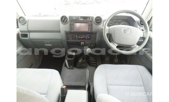 Comprar Importar Toyota Land Cruiser Branco Carro em Import - Dubai em Bengo Province Comprar Importar Toyota Land Cruiser Branco Carro em Import - Dubai em Bengo Province