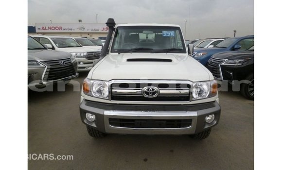 Comprar Importar Toyota Land Cruiser Branco Carro em Import - Dubai em Bengo Province Comprar Importar Toyota Land Cruiser Branco Carro em Import - Dubai em Bengo Province