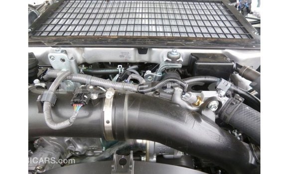 Comprar Importar Toyota Land Cruiser Branco Carro em Import - Dubai em Bengo Province Comprar Importar Toyota Land Cruiser Branco Carro em Import - Dubai em Bengo Province