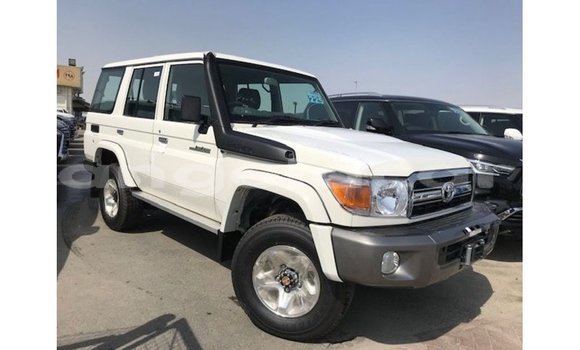 Comprar Importar Toyota Land Cruiser Branco Carro em Import - Dubai em Bengo Province Comprar Importar Toyota Land Cruiser Branco Carro em Import - Dubai em Bengo Province