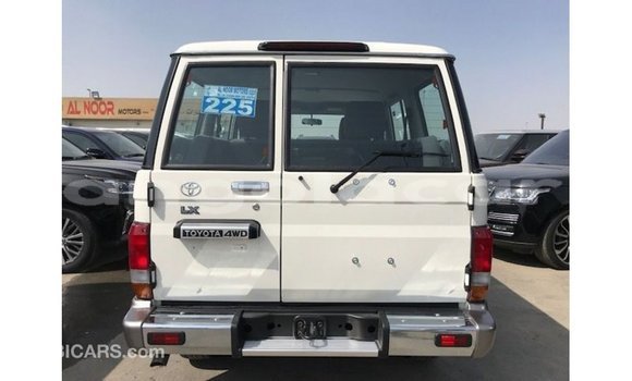 Comprar Importar Toyota Land Cruiser Branco Carro em Import - Dubai em Bengo Province Comprar Importar Toyota Land Cruiser Branco Carro em Import - Dubai em Bengo Province