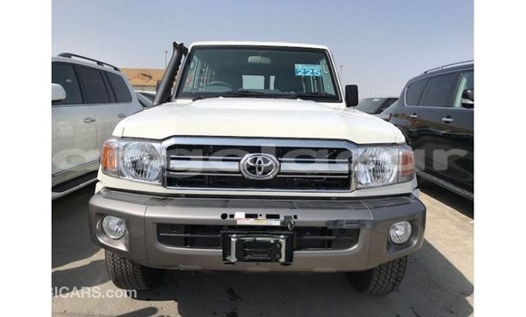 Comprar Importar Toyota Land Cruiser Branco Carro em Import - Dubai em Bengo Province Comprar Importar Toyota Land Cruiser Branco Carro em Import - Dubai em Bengo Province