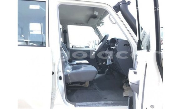 Comprar Importar Toyota Land Cruiser Branco Carro em Import - Dubai em Bengo Province Comprar Importar Toyota Land Cruiser Branco Carro em Import - Dubai em Bengo Province