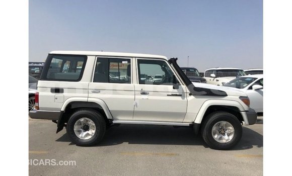Comprar Importar Toyota Land Cruiser Branco Carro em Import - Dubai em Bengo Province Comprar Importar Toyota Land Cruiser Branco Carro em Import - Dubai em Bengo Province