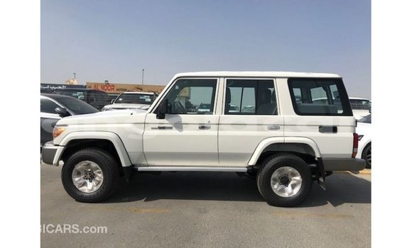 Comprar Importar Toyota Land Cruiser Branco Carro em Import - Dubai em Bengo Province Comprar Importar Toyota Land Cruiser Branco Carro em Import - Dubai em Bengo Province