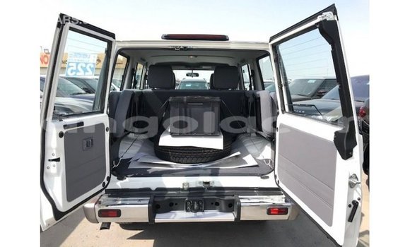 Comprar Importar Toyota Land Cruiser Branco Carro em Import - Dubai em Bengo Province Comprar Importar Toyota Land Cruiser Branco Carro em Import - Dubai em Bengo Province