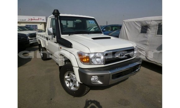 Comprar Importar Toyota Land Cruiser Branco Carro em Import - Dubai em Bengo Province Comprar Importar Toyota Land Cruiser Branco Carro em Import - Dubai em Bengo Province