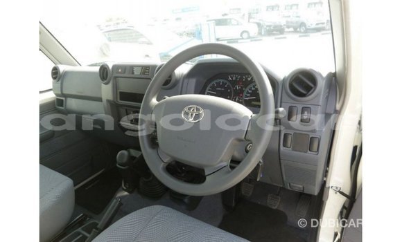 Comprar Importar Toyota Land Cruiser Branco Carro em Import - Dubai em Bengo Province Comprar Importar Toyota Land Cruiser Branco Carro em Import - Dubai em Bengo Province