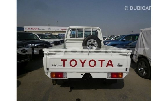 Comprar Importar Toyota Land Cruiser Branco Carro em Import - Dubai em Bengo Province Comprar Importar Toyota Land Cruiser Branco Carro em Import - Dubai em Bengo Province