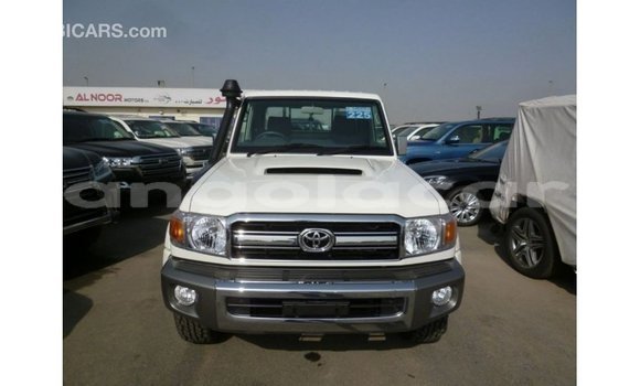 Comprar Importar Toyota Land Cruiser Branco Carro em Import - Dubai em Bengo Province Comprar Importar Toyota Land Cruiser Branco Carro em Import - Dubai em Bengo Province