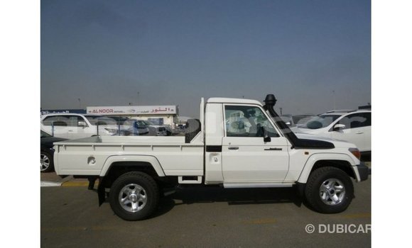 Comprar Importar Toyota Land Cruiser Branco Carro em Import - Dubai em Bengo Province Comprar Importar Toyota Land Cruiser Branco Carro em Import - Dubai em Bengo Province