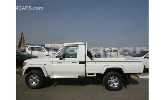 Comprar Importar Toyota Land Cruiser Branco Carro em Import - Dubai em Bengo Province Comprar Importar Toyota Land Cruiser Branco Carro em Import - Dubai em Bengo Province
