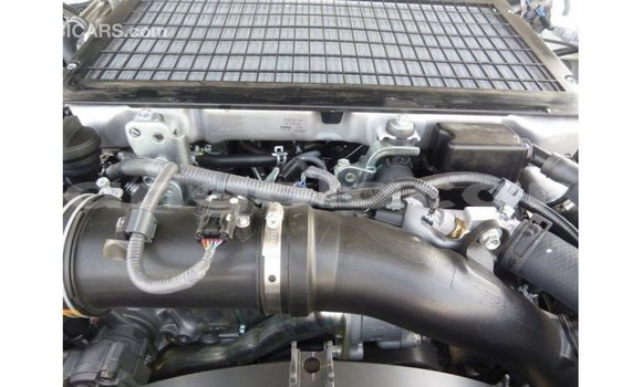 Comprar Importar Toyota Land Cruiser Branco Carro em Import - Dubai em Bengo Province Comprar Importar Toyota Land Cruiser Branco Carro em Import - Dubai em Bengo Province