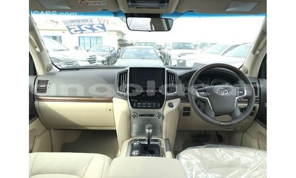 Comprar Importar Toyota Land Cruiser Branco Carro em Import - Dubai em Bengo Province Comprar Importar Toyota Land Cruiser Branco Carro em Import - Dubai em Bengo Province