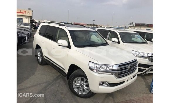 Comprar Importar Toyota Land Cruiser Branco Carro em Import - Dubai em Bengo Province Comprar Importar Toyota Land Cruiser Branco Carro em Import - Dubai em Bengo Province