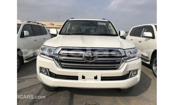 Comprar Importar Toyota Land Cruiser Branco Carro em Import - Dubai em Bengo Province Comprar Importar Toyota Land Cruiser Branco Carro em Import - Dubai em Bengo Province