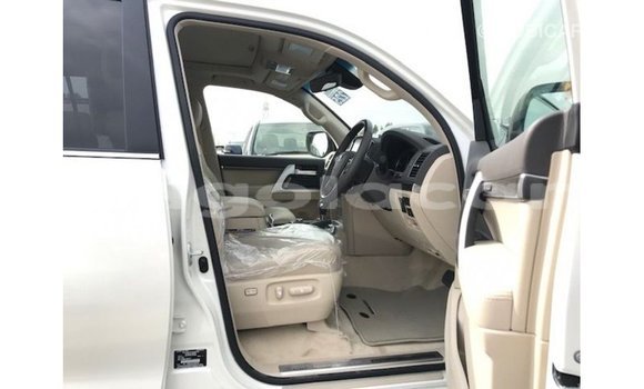 Comprar Importar Toyota Land Cruiser Branco Carro em Import - Dubai em Bengo Province Comprar Importar Toyota Land Cruiser Branco Carro em Import - Dubai em Bengo Province