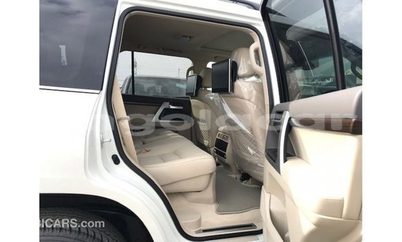 Comprar Importar Toyota Land Cruiser Branco Carro em Import - Dubai em Bengo Province Comprar Importar Toyota Land Cruiser Branco Carro em Import - Dubai em Bengo Province