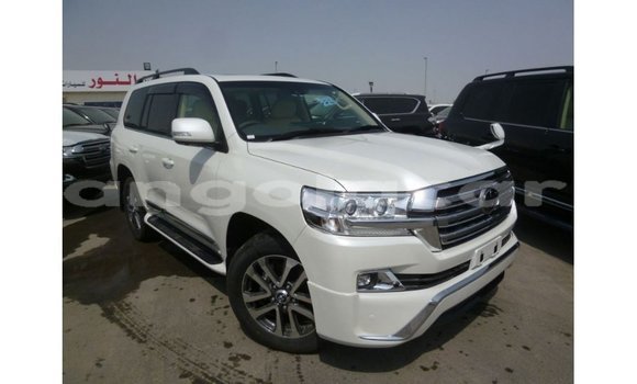 Comprar Importar Toyota Land Cruiser Branco Carro em Import - Dubai em Bengo Province Comprar Importar Toyota Land Cruiser Branco Carro em Import - Dubai em Bengo Province