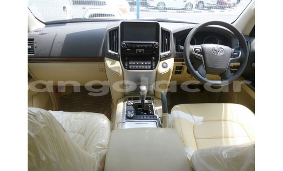 Comprar Importar Toyota Land Cruiser Branco Carro em Import - Dubai em Bengo Province Comprar Importar Toyota Land Cruiser Branco Carro em Import - Dubai em Bengo Province