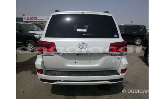 Comprar Importar Toyota Land Cruiser Branco Carro em Import - Dubai em Bengo Province Comprar Importar Toyota Land Cruiser Branco Carro em Import - Dubai em Bengo Province