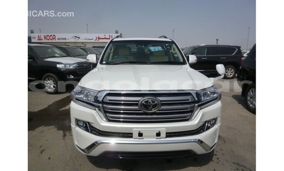 Comprar Importar Toyota Land Cruiser Branco Carro em Import - Dubai em Bengo Province Comprar Importar Toyota Land Cruiser Branco Carro em Import - Dubai em Bengo Province