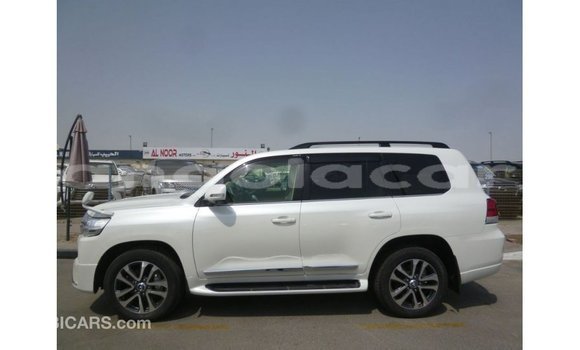 Comprar Importar Toyota Land Cruiser Branco Carro em Import - Dubai em Bengo Province Comprar Importar Toyota Land Cruiser Branco Carro em Import - Dubai em Bengo Province