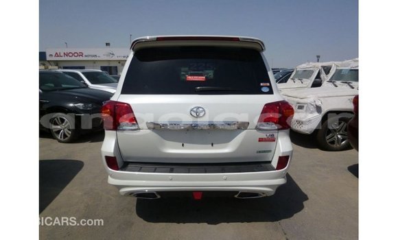 Comprar Importar Toyota Land Cruiser Branco Carro em Import - Dubai em Bengo Province Comprar Importar Toyota Land Cruiser Branco Carro em Import - Dubai em Bengo Province