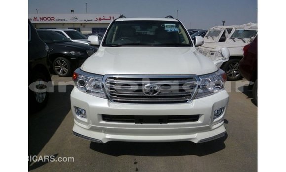 Comprar Importar Toyota Land Cruiser Branco Carro em Import - Dubai em Bengo Province Comprar Importar Toyota Land Cruiser Branco Carro em Import - Dubai em Bengo Province