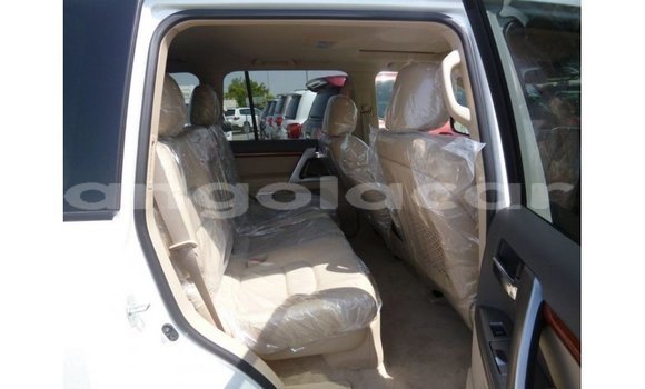 Comprar Importar Toyota Land Cruiser Branco Carro em Import - Dubai em Bengo Province Comprar Importar Toyota Land Cruiser Branco Carro em Import - Dubai em Bengo Province