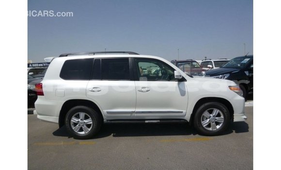 Comprar Importar Toyota Land Cruiser Branco Carro em Import - Dubai em Bengo Province Comprar Importar Toyota Land Cruiser Branco Carro em Import - Dubai em Bengo Province