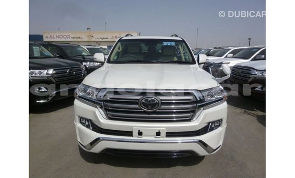 Comprar Importar Toyota Land Cruiser Branco Carro em Import - Dubai em Bengo Province Comprar Importar Toyota Land Cruiser Branco Carro em Import - Dubai em Bengo Province