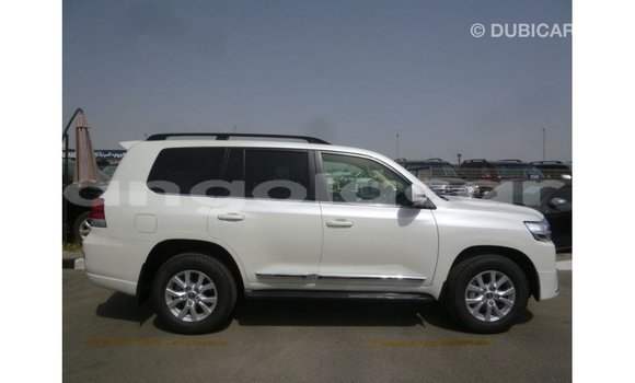 Comprar Importar Toyota Land Cruiser Branco Carro em Import - Dubai em Bengo Province Comprar Importar Toyota Land Cruiser Branco Carro em Import - Dubai em Bengo Province