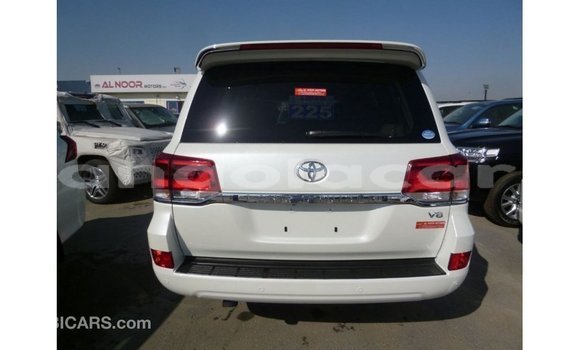 Comprar Importar Toyota Land Cruiser Branco Carro em Import - Dubai em Bengo Province Comprar Importar Toyota Land Cruiser Branco Carro em Import - Dubai em Bengo Province
