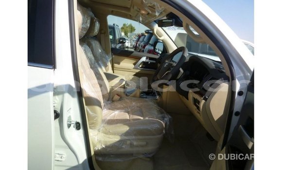 Comprar Importar Toyota Land Cruiser Branco Carro em Import - Dubai em Bengo Province Comprar Importar Toyota Land Cruiser Branco Carro em Import - Dubai em Bengo Province