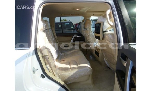Comprar Importar Toyota Land Cruiser Branco Carro em Import - Dubai em Bengo Province Comprar Importar Toyota Land Cruiser Branco Carro em Import - Dubai em Bengo Province