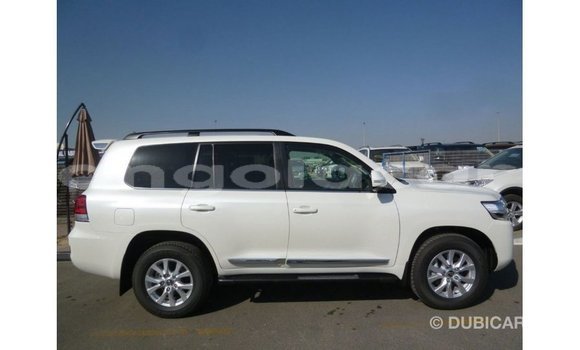 Comprar Importar Toyota Land Cruiser Branco Carro em Import - Dubai em Bengo Province Comprar Importar Toyota Land Cruiser Branco Carro em Import - Dubai em Bengo Province