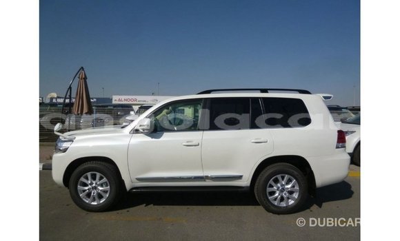 Comprar Importar Toyota Land Cruiser Branco Carro em Import - Dubai em Bengo Province Comprar Importar Toyota Land Cruiser Branco Carro em Import - Dubai em Bengo Province
