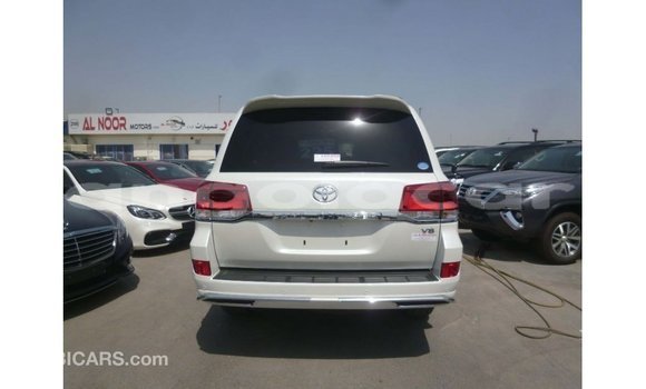 Comprar Importar Toyota Land Cruiser Branco Carro em Import - Dubai em Bengo Province Comprar Importar Toyota Land Cruiser Branco Carro em Import - Dubai em Bengo Province
