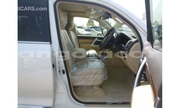 Comprar Importar Toyota Land Cruiser Branco Carro em Import - Dubai em Bengo Province Comprar Importar Toyota Land Cruiser Branco Carro em Import - Dubai em Bengo Province