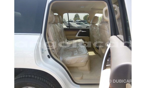 Comprar Importar Toyota Land Cruiser Branco Carro em Import - Dubai em Bengo Province Comprar Importar Toyota Land Cruiser Branco Carro em Import - Dubai em Bengo Province