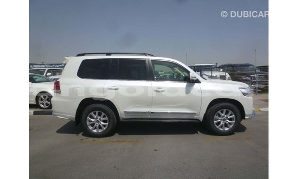Comprar Importar Toyota Land Cruiser Branco Carro em Import - Dubai em Bengo Province Comprar Importar Toyota Land Cruiser Branco Carro em Import - Dubai em Bengo Province