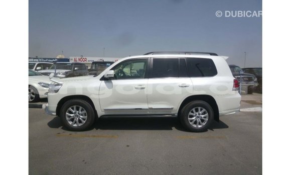 Comprar Importar Toyota Land Cruiser Branco Carro em Import - Dubai em Bengo Province Comprar Importar Toyota Land Cruiser Branco Carro em Import - Dubai em Bengo Province