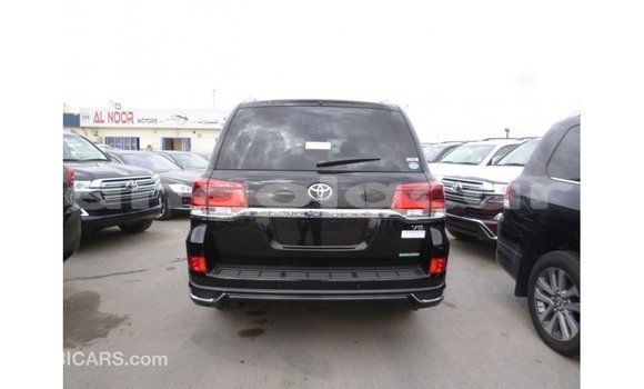 Acheter Import Voiture Toyota Land Cruiser Noir à Import - Dubai, Province de Bengo Acheter Import Voiture Toyota Land Cruiser Noir à Import - Dubai, Province de Bengo