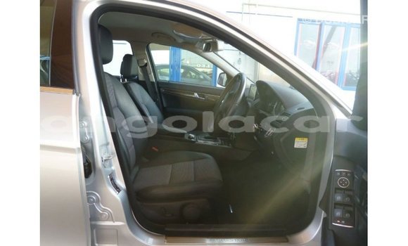 Comprar Importar Mercedes-Benz 200 Outro Carro em Import - Dubai em Bengo Province Comprar Importar Mercedes-Benz 200 Outro Carro em Import - Dubai em Bengo Province