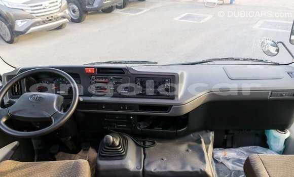 Acheter Import Voiture Toyota Coaster Blanc à Import - Dubai, Province de Bengo Acheter Import Voiture Toyota Coaster Blanc à Import - Dubai, Province de Bengo