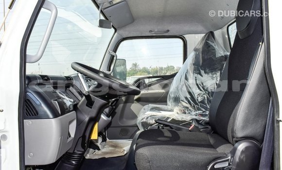 Comprar Importar Mitsubishi Carisma Branco Carro em Import - Dubai em Bengo Province Comprar Importar Mitsubishi Carisma Branco Carro em Import - Dubai em Bengo Province