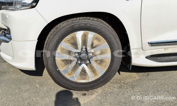Acheter Import Voiture Toyota Land Cruiser Blanc à Import - Dubai, Province de Bengo Acheter Import Voiture Toyota Land Cruiser Blanc à Import - Dubai, Province de Bengo