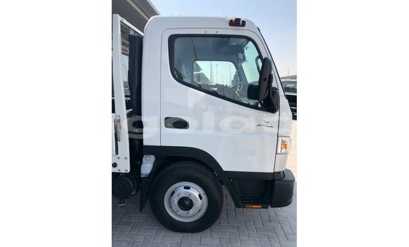 Buy Import Mitsubishi Carisma White Car in Import - Dubai in Bengo Province Buy Import Mitsubishi Carisma White Car in Import - Dubai in Bengo Province