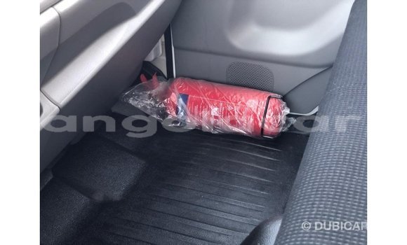 Buy Import Mitsubishi Carisma White Car in Import - Dubai in Bengo Province Buy Import Mitsubishi Carisma White Car in Import - Dubai in Bengo Province